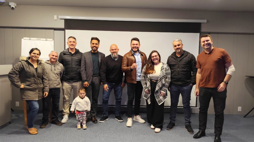 Empresários reunidos na CDL Palhoça durante roda de conversa do RACE
