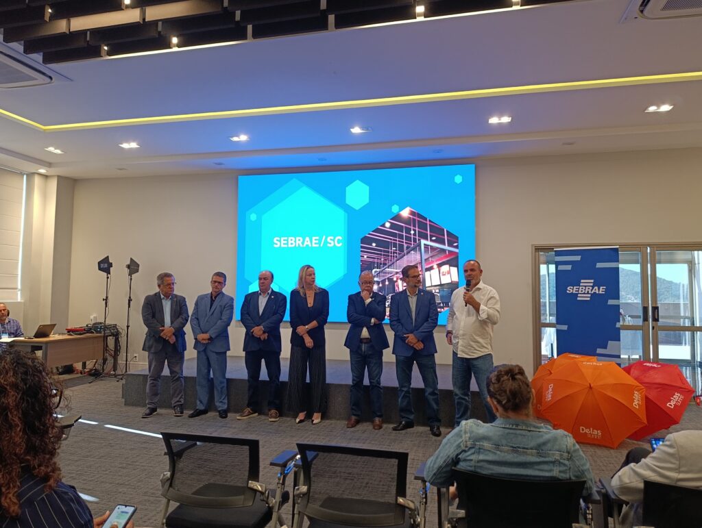 | CDL Palhoça marca presença em encontro estratégico de desenvolvimento empresarial em São José