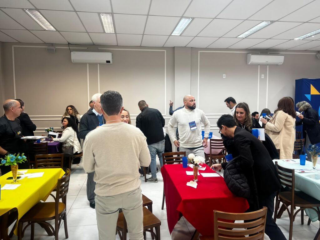 | PITCHzza do RACE reúne empresários para uma noite de networking, conexões e integração na CDL Palhoça